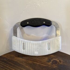 Pampered Chef Crinkle Cutter Vegetable Potato Soap Cheese Chopper Knife w/ Cover